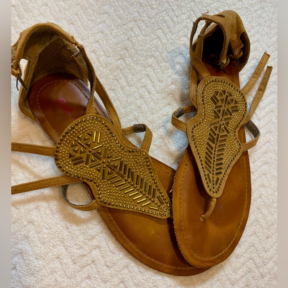 Woman’s sandals size 8